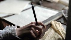 écriture femme qui écrit main plume
